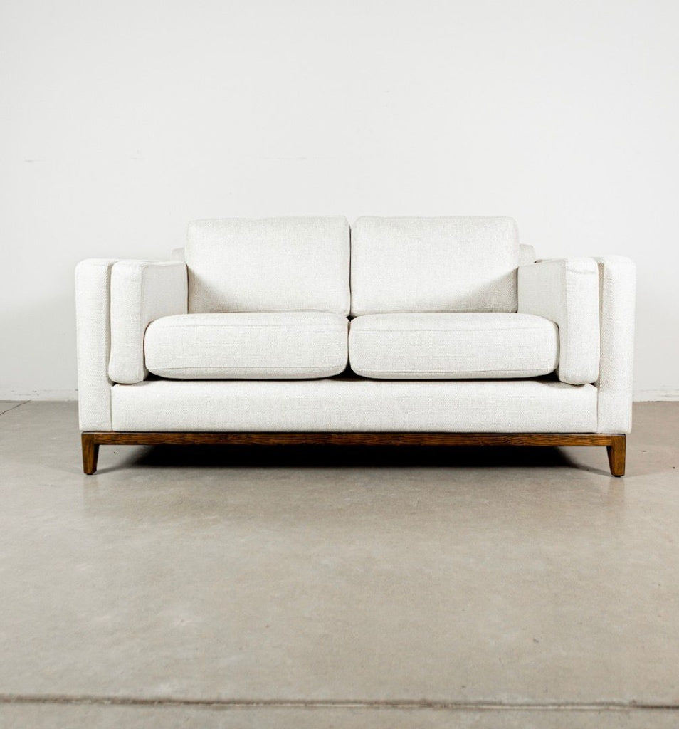 Love colorado color blanco fabricada en esponja de alta dencidad 24kg zoclo en madera solida de encino 