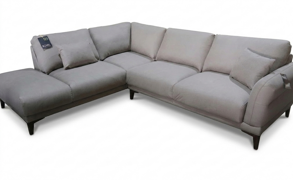 Sala seccional Nahia, marca Boal: diseño moderno en L con tapizado premium. Confort excepcional, estilo contemporáneo y alta durabilidad para el hogar.