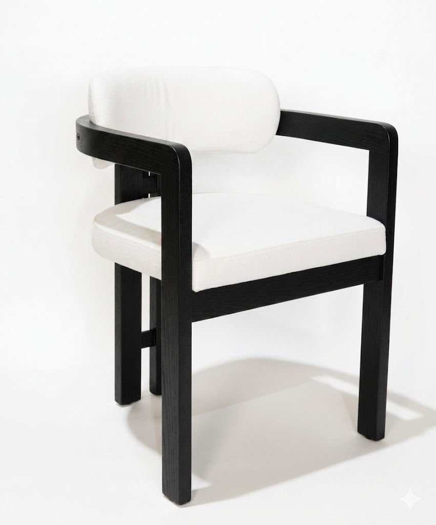 Silla curva en madera solida de pino con tapiceria en alta densidad color claro