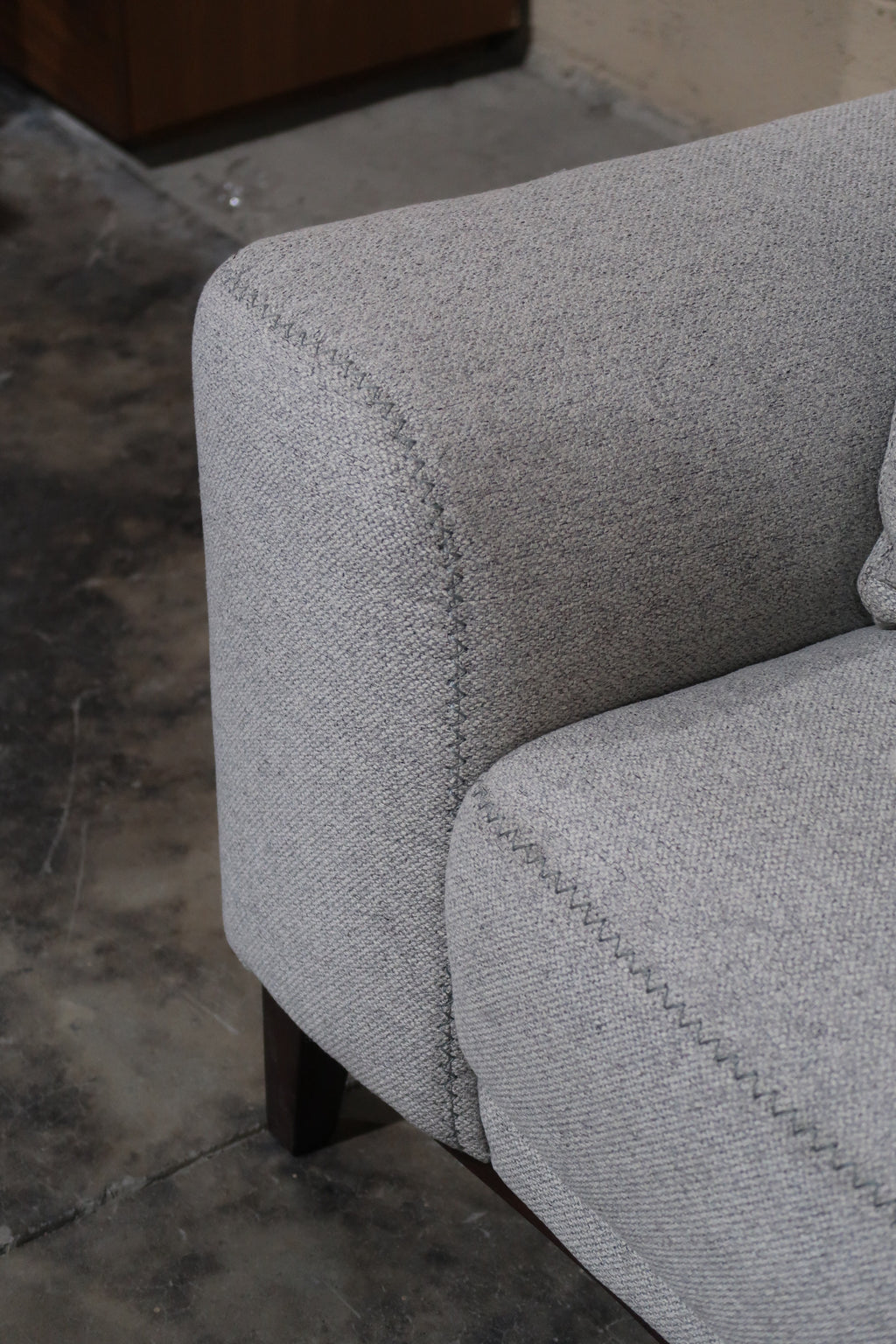 Sala seccional Alana, marca Boal: diseño moderno en L con tapizado premium. Confort excepcional, estilo contemporáneo y alta durabilidad para tu hogar.