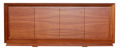 Bufetera Prestige: diseño clásico de lujo con estructura en madera sólida de nogal de alta calidad. Acabado premium, gran funcionalidad y elegancia atemporal para tu comedor."