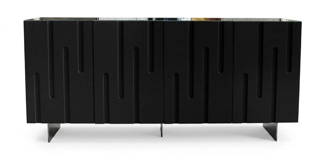 "Bufetera Grey: diseño moderno y sofisticado con acabado negro mate y textura lineal en relieve. Ideal para elevar el estilo de tu comedor con un toque de elegancia contemporánea.