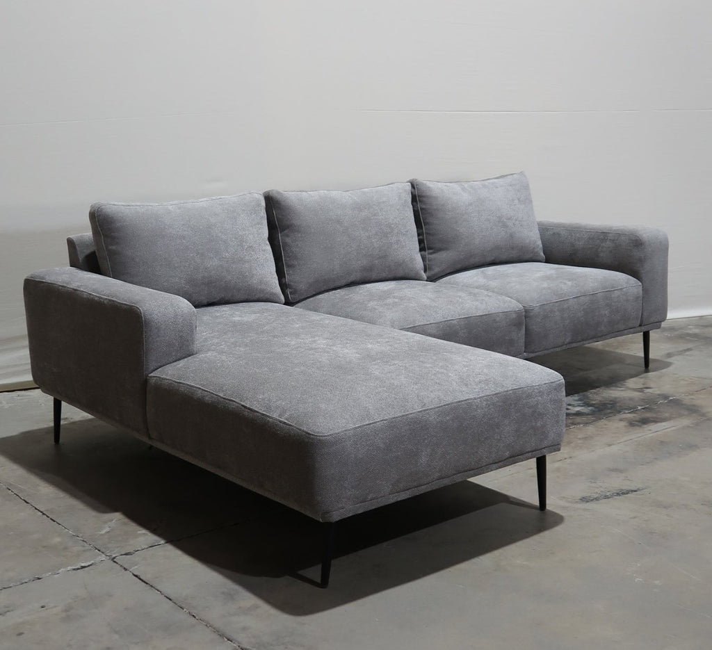 Sala seccional Burton: diseño moderno con chaise longue y patas estilizadas. Confort excepcional, estilo contemporáneo y alta durabilidad para tu hogar