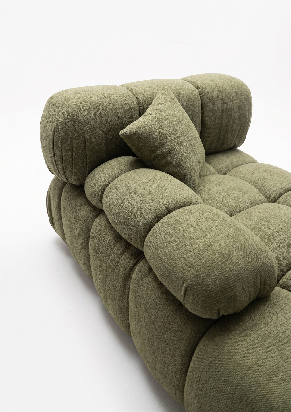 "Sillón modular Bali: diseño contemporáneo de vanguardia con acabado capitoneado. Confort excepcional, estilo icónico y alta versatilidad para crear espacios únicos