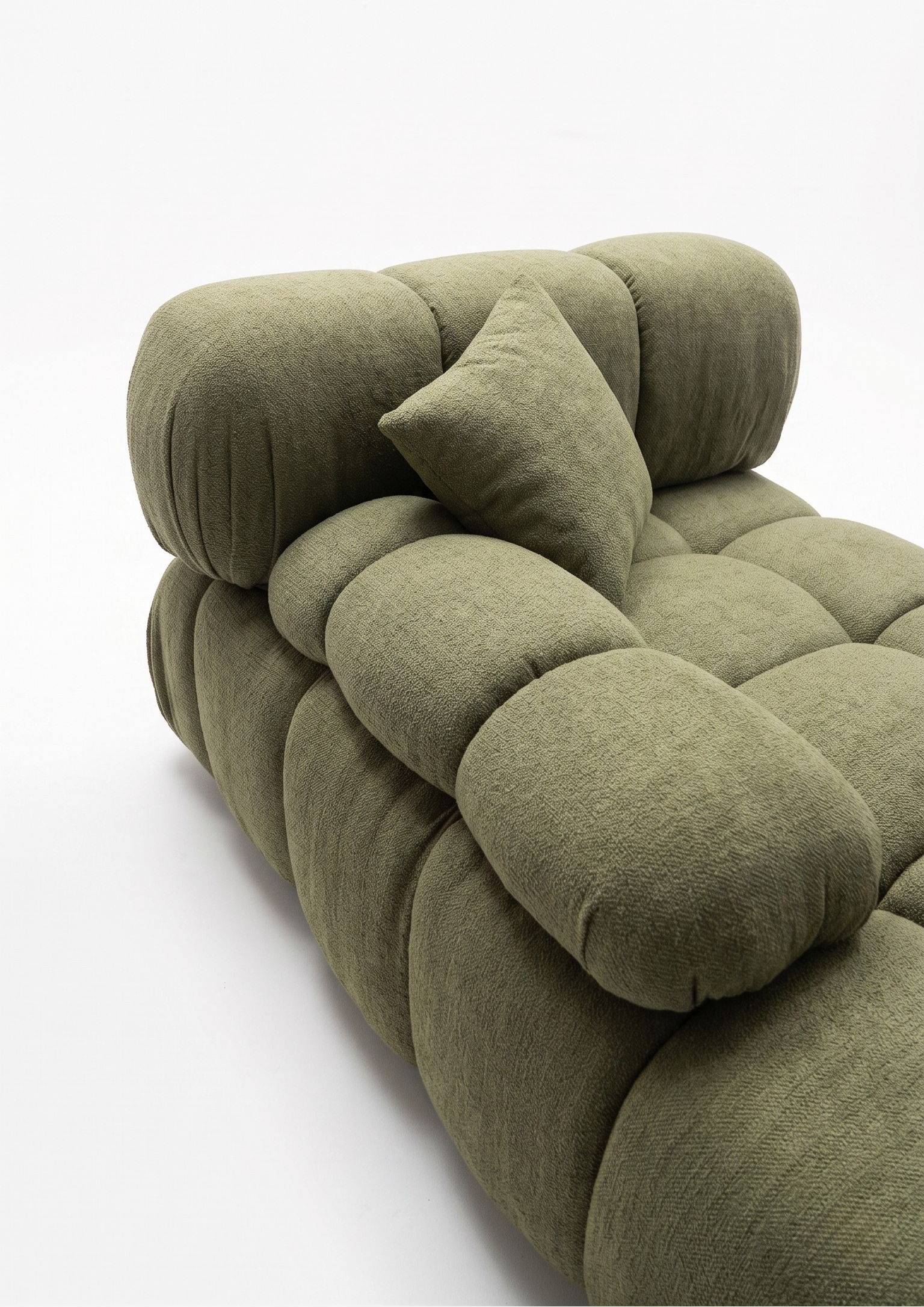 "Sillón modular Bali: diseño contemporáneo de vanguardia con acabado capitoneado. Confort excepcional, estilo icónico y alta versatilidad para crear espacios únicos