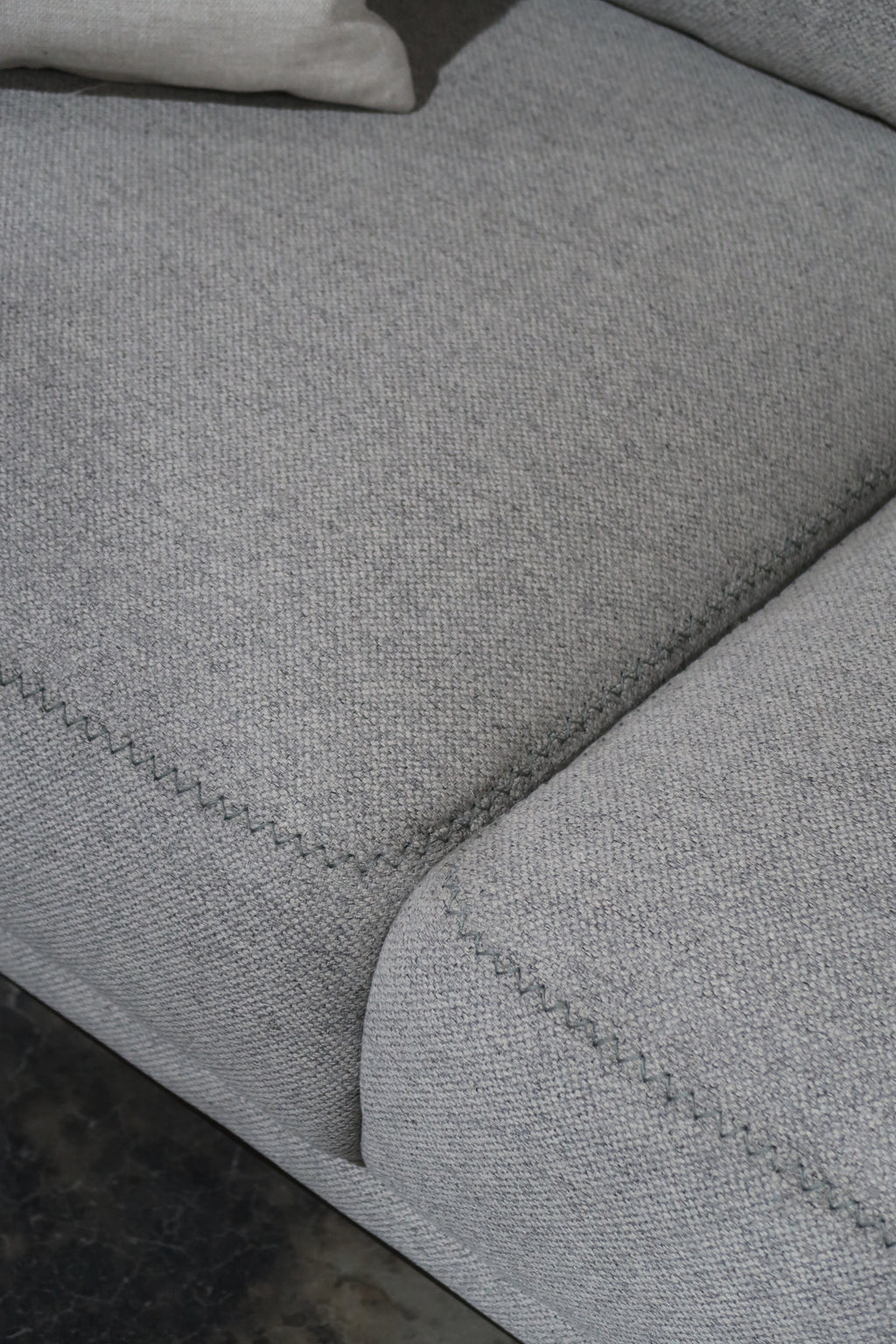 Sala seccional Alana, marca Boal: diseño moderno en L con tapizado premium. Confort excepcional, estilo contemporáneo y alta durabilidad para tu hogar.