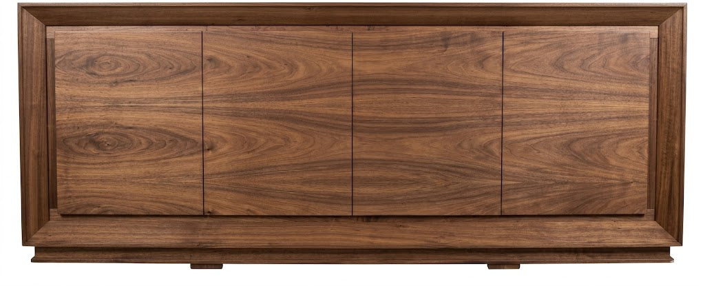 Bufetera Prestige: diseño clásico de lujo con estructura en madera sólida de nogal de alta calidad. Acabado premium, gran funcionalidad y elegancia atemporal para tu comedor."