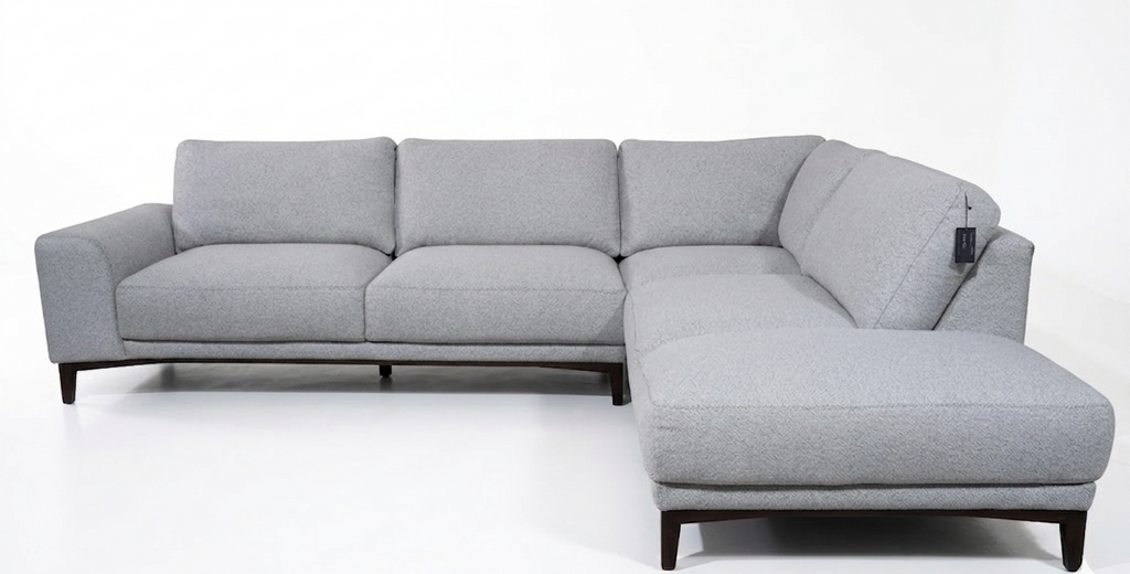 Sala seccional Alana, marca Boal: diseño moderno en L con tapizado premium. Confort excepcional, estilo contemporáneo y alta durabilidad para tu hogar.